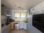Küche OG - Charmanter Blickfang mit Entwicklungspotenzial: Zweifamilienhaus in unverbaubarer Hanglage