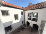 Innenhof von OG 2 - Germersheim Großfamilie und/oder Homeoffice: Außergewöhnliches Reihenhaus in mediterranem Stil