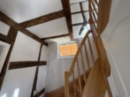 Treppe EG in OG - kernsaniertes Einfamilienhaus – mit zusätzlichem Bauplatz in zweiter Reihe