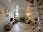 KI Bild Zimmer OG - Wörth: Haus mit Seele, Raum für Ideen und Zukunft: Sonnenterrasse, Kaminwärme und Nebengebäude